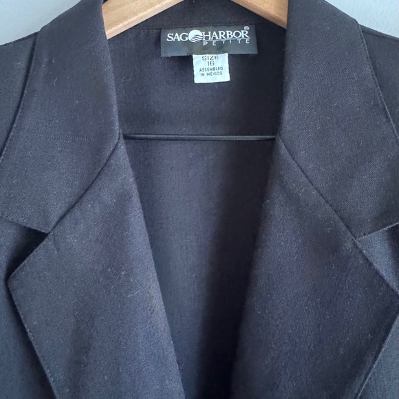 Vintage 90’s Sag Harbor Black One Botton Oversized
Blazer Size 16 Petite - Picture 5 of 7
